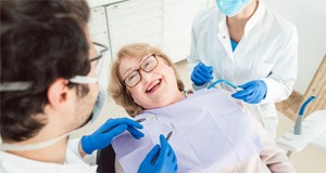 woman with toothache at the dentist