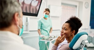 woman with toothache at the dentist